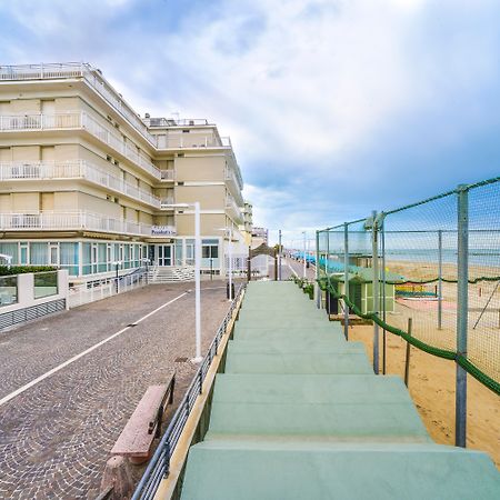 Hotel President'S بيزارو المظهر الخارجي الصورة