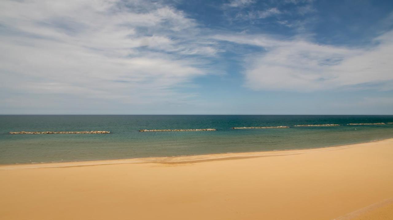 Hotel President'S بيزارو المظهر الخارجي الصورة
