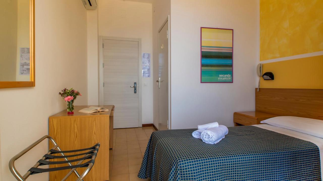 Hotel President'S بيزارو المظهر الخارجي الصورة