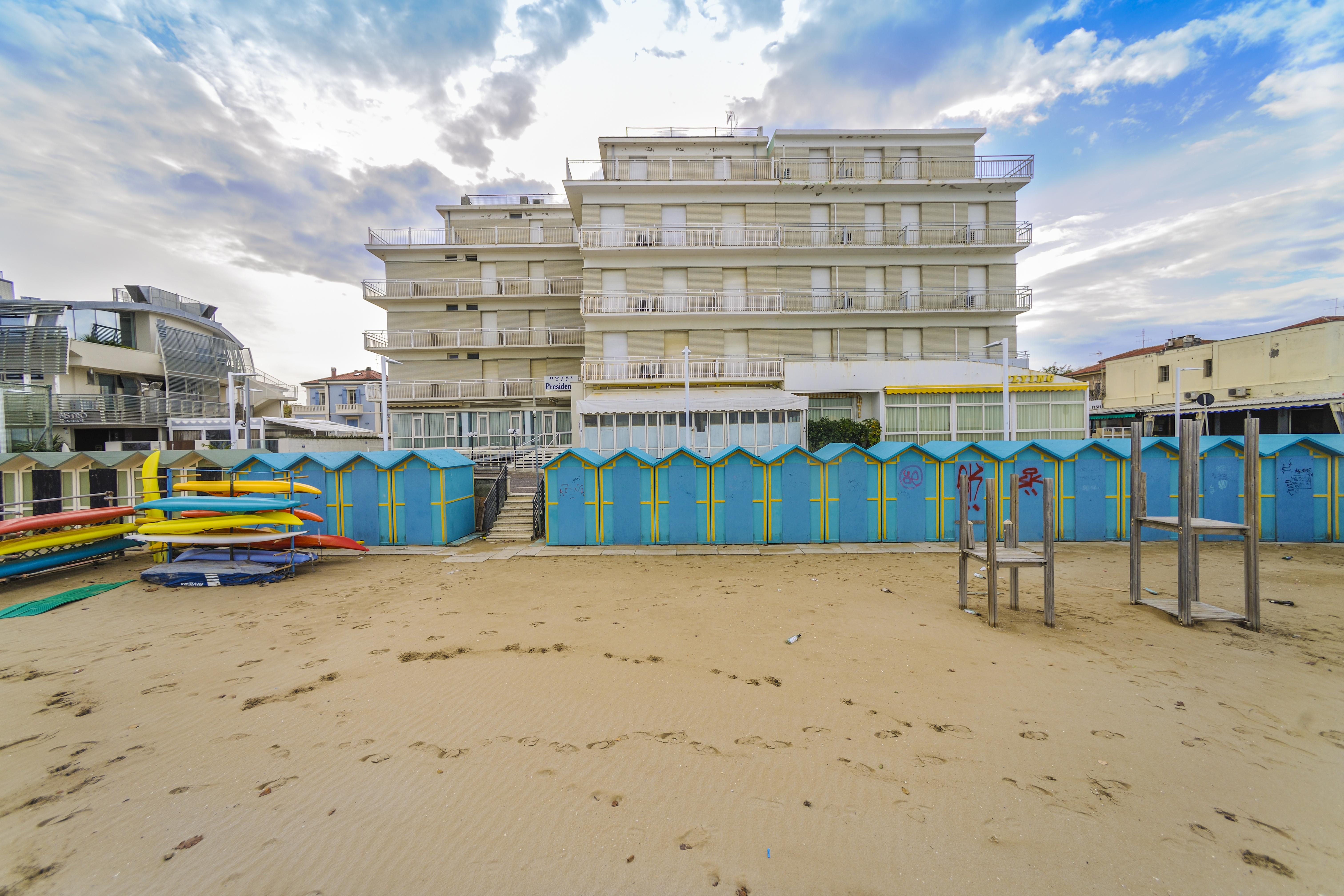 Hotel President'S بيزارو المظهر الخارجي الصورة
