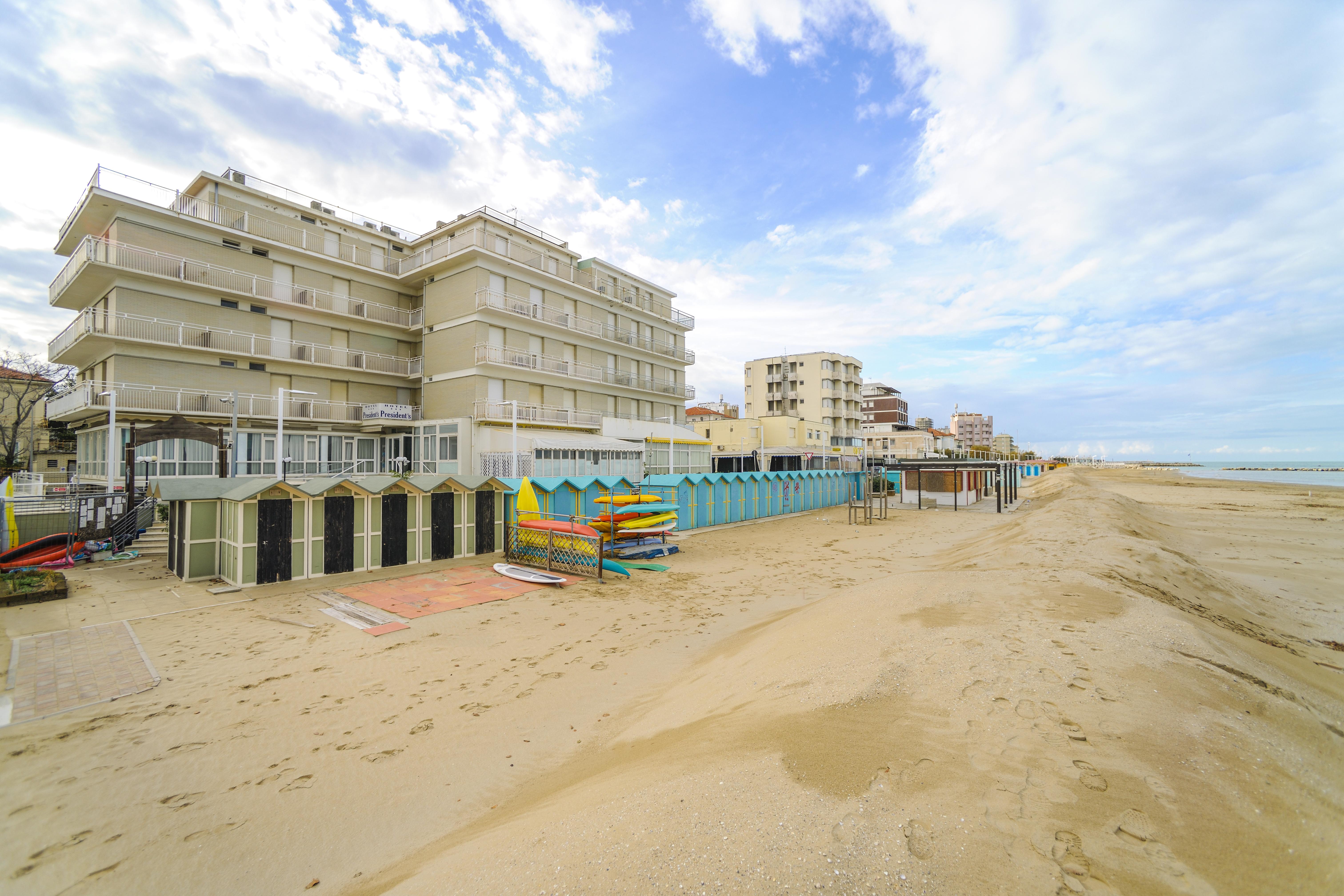Hotel President'S بيزارو المظهر الخارجي الصورة