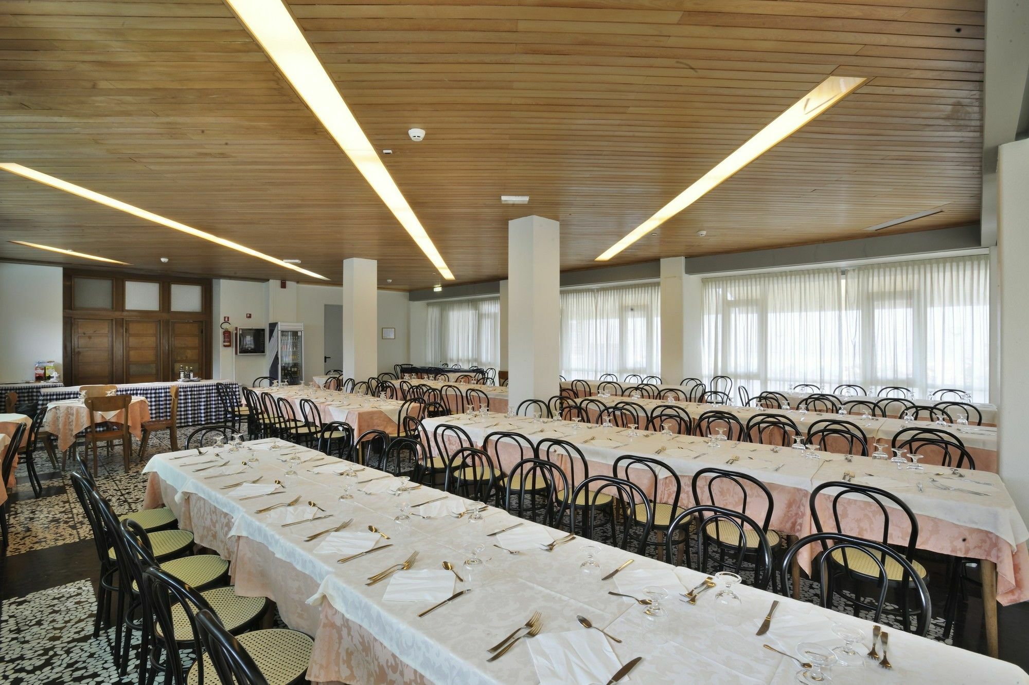 Hotel President'S بيزارو المظهر الخارجي الصورة